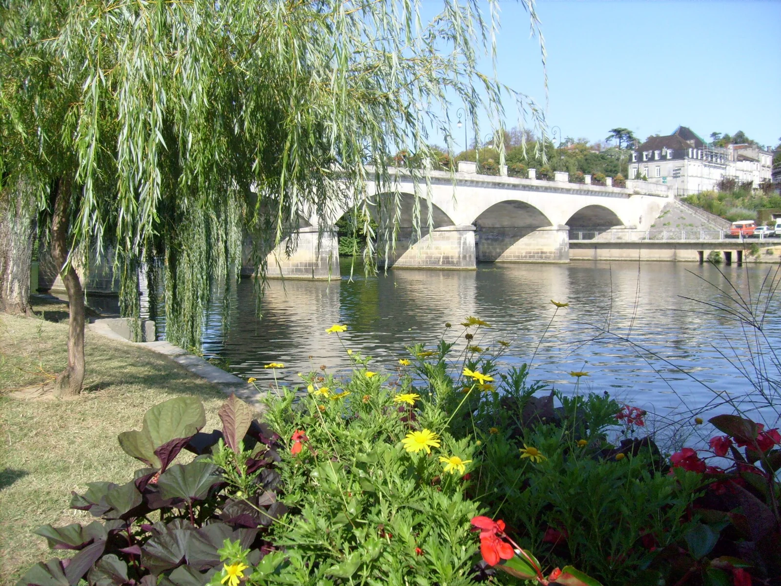 Les quais de la Charente à Cognac.
