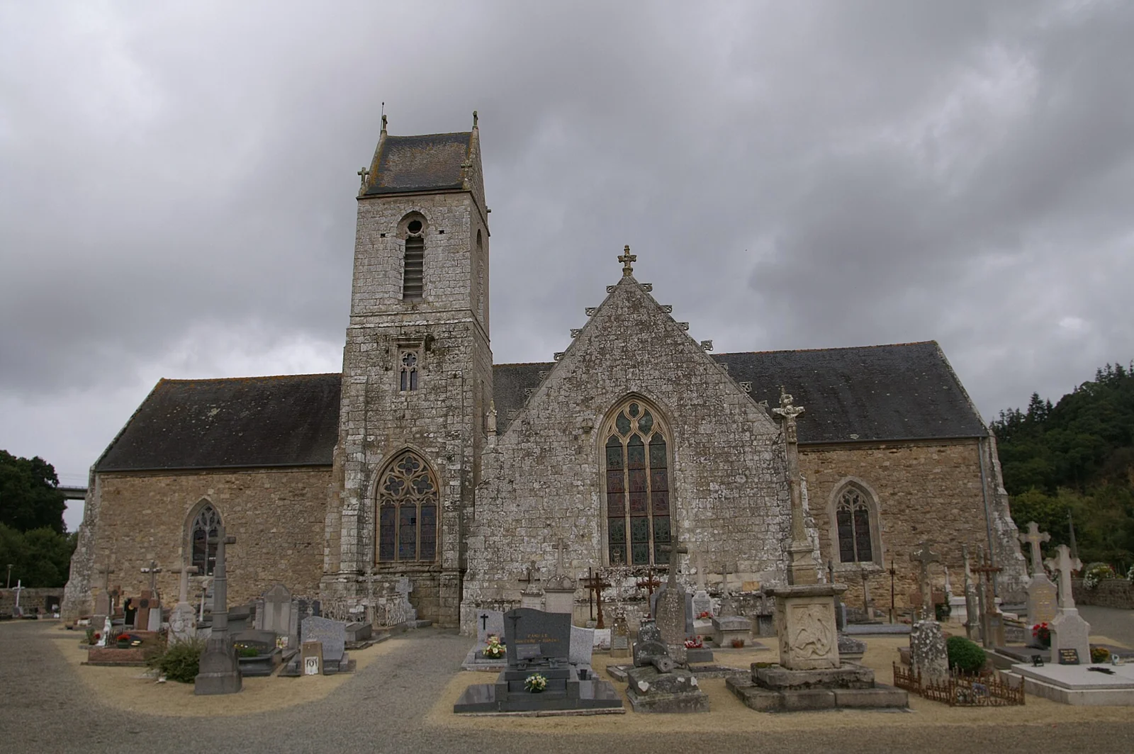 L’église Notre-Dame à Jugon-les-Lacs : un repère du patrimoine du bourg.