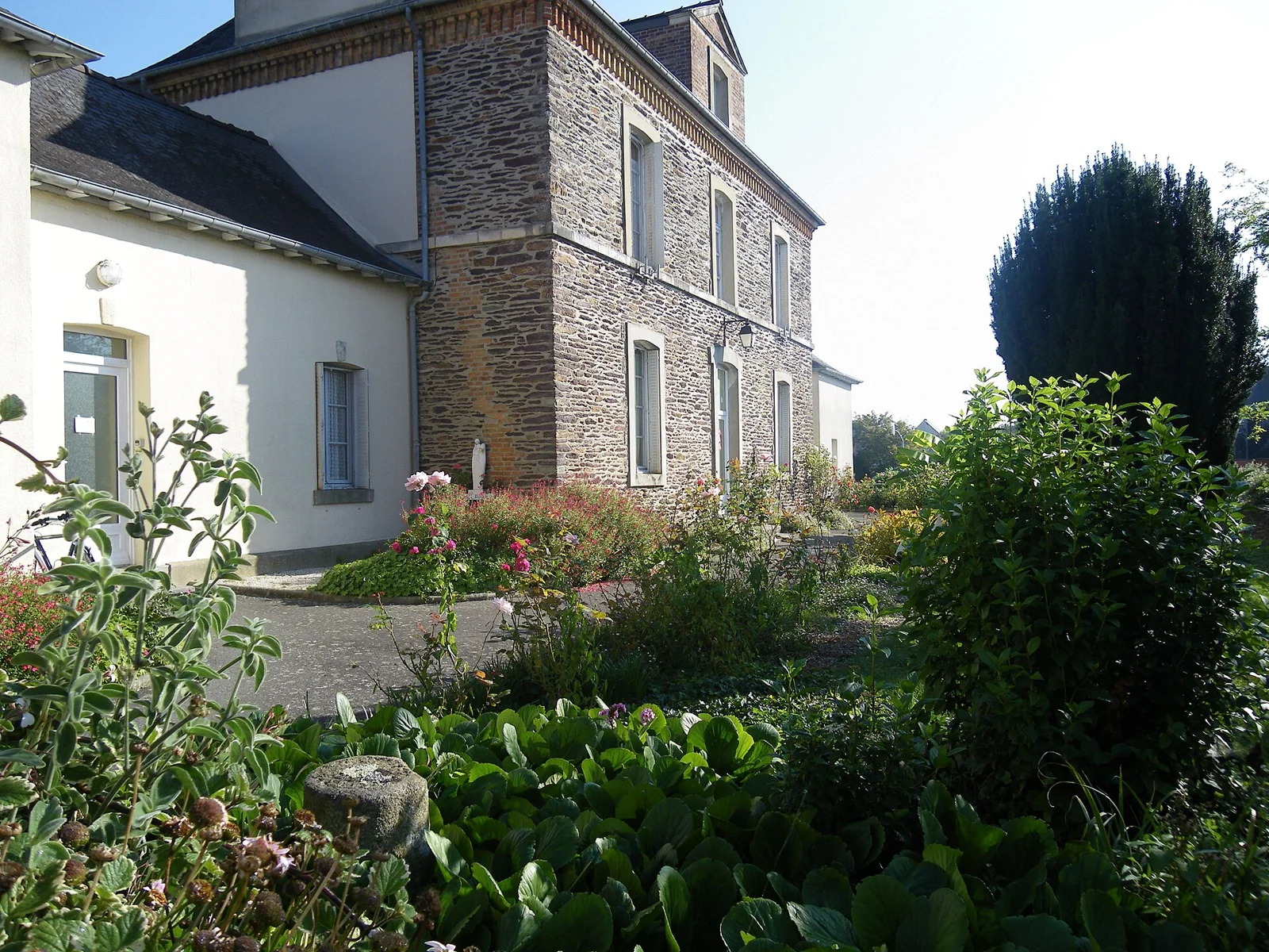 Le presbytère de Chartres-de-Bretagne.
