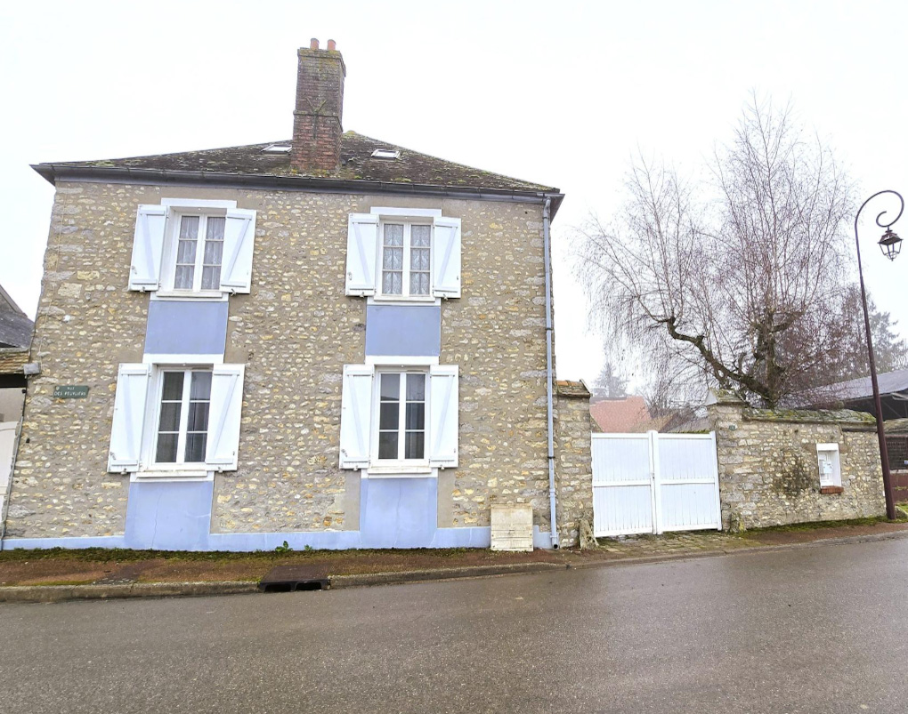 1 – Vue facade maison principale de la rue