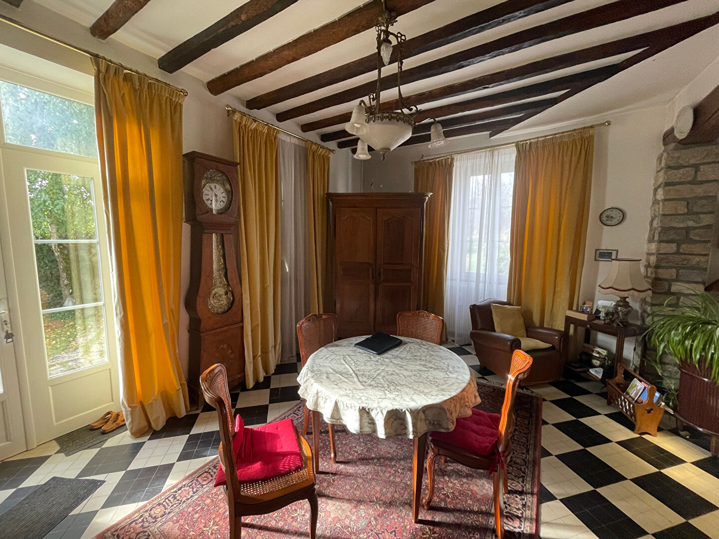 5-salle a manger maison principale