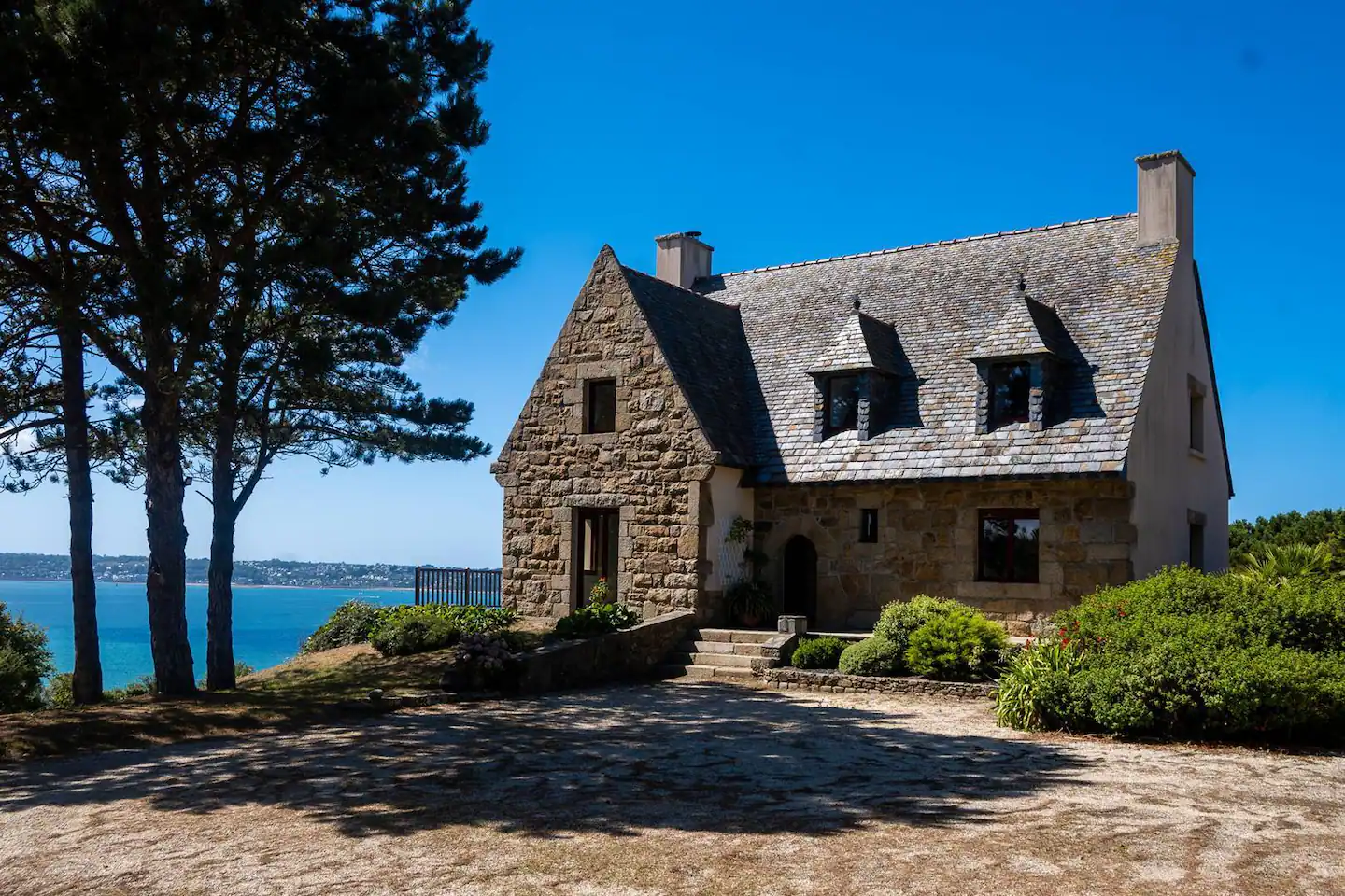 Maisons en pierre en Bretagne bord de mer