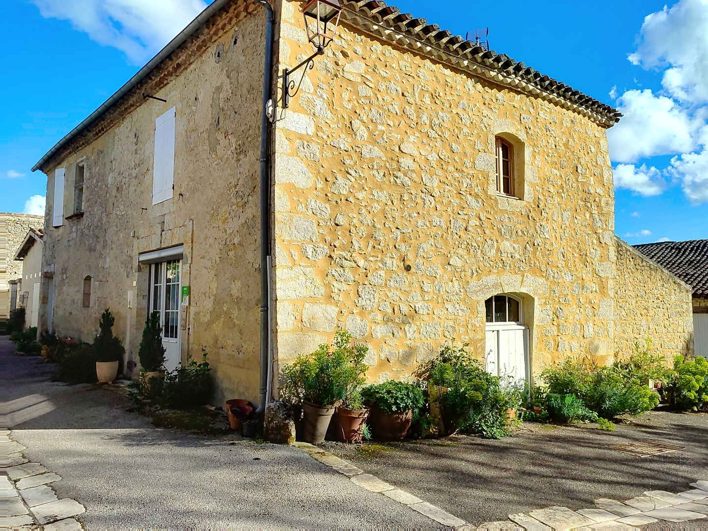 Charmante maison de village , rénovée , proche Lectoure