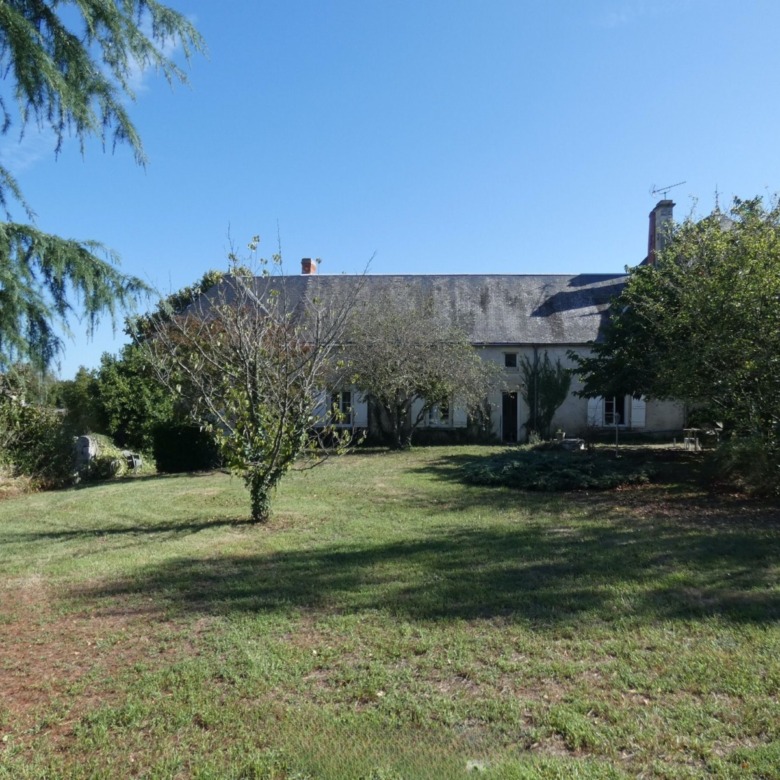 Maison en pierre à Saint-Christophe-en-Brionnais (71800) — Saône-et-Loire