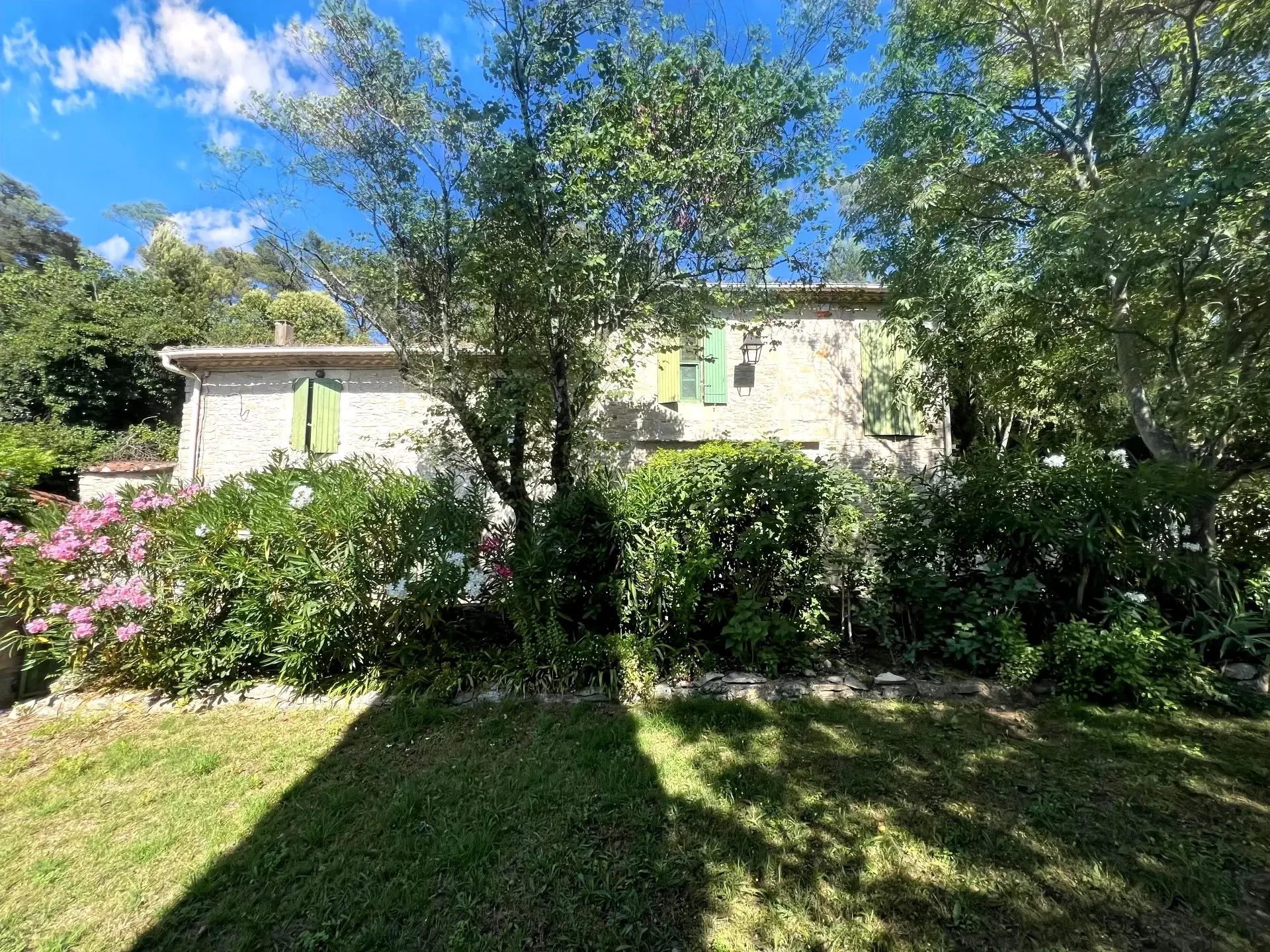 Maison provençale du XVIIIe siècle avec piscine et jardin arboré à Langlade