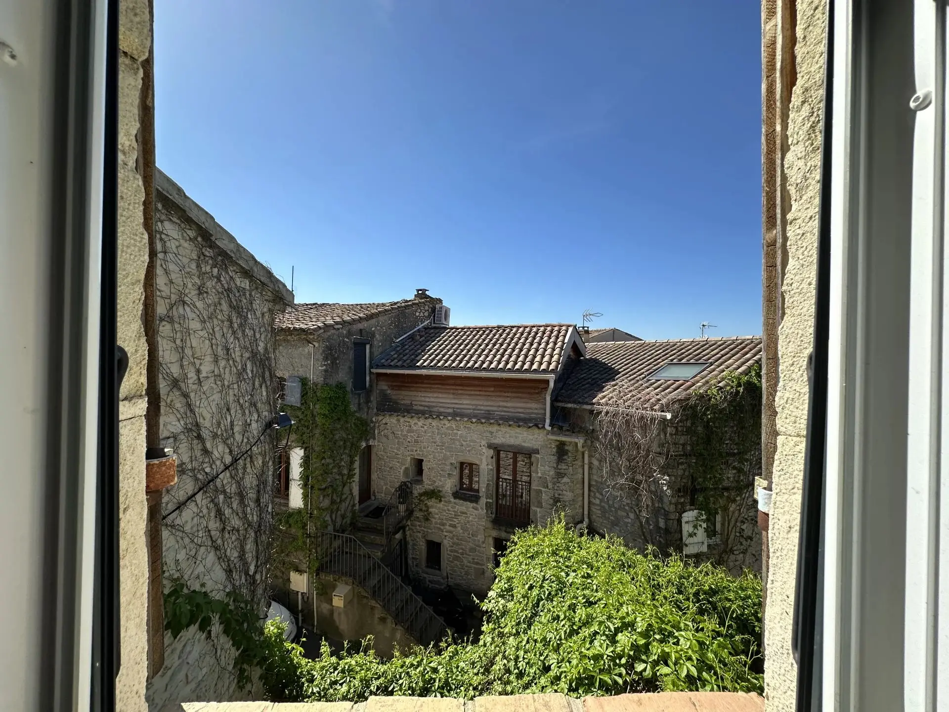 Maison de village en pierre au cœur de Clarensac
