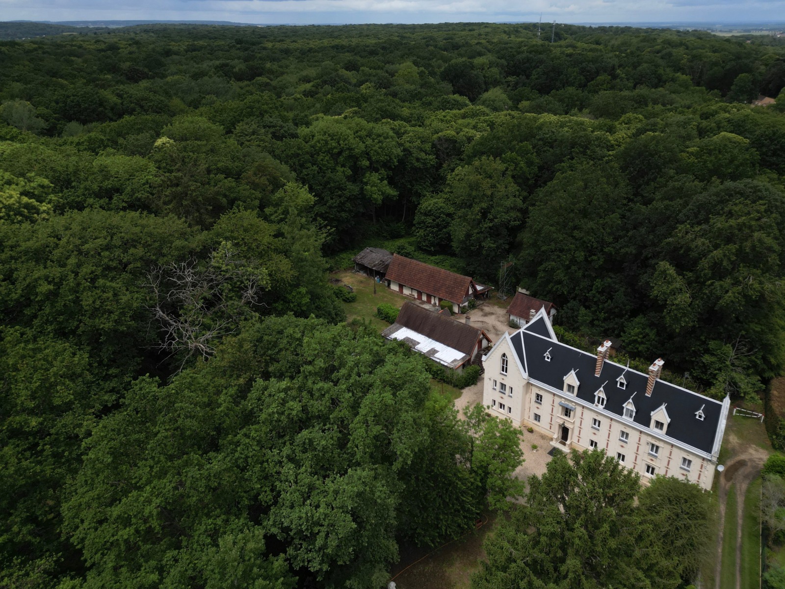 Maison à vendre à Verneuil-sur-Seine (78480) — Yvelines – 900 m² – 10 ch.