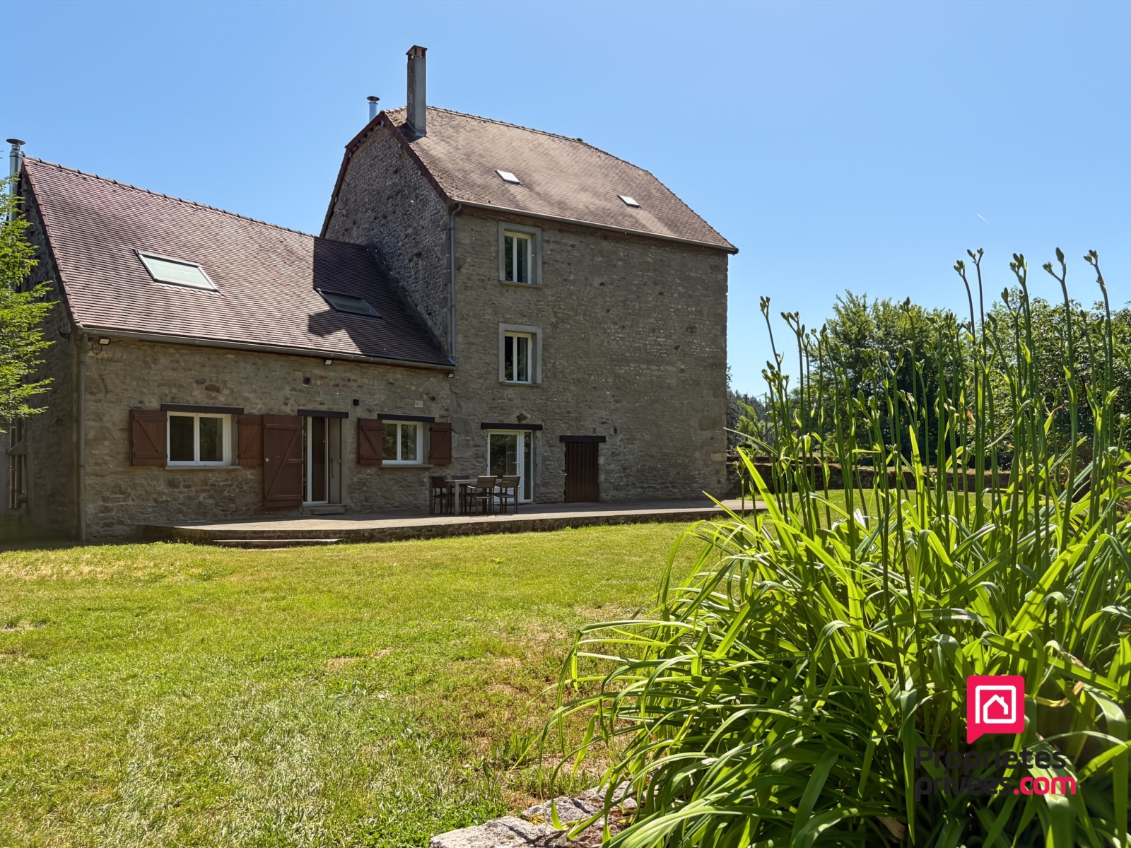Moulin en pierres rénové 6 pièces 2ha de terrain Morvan