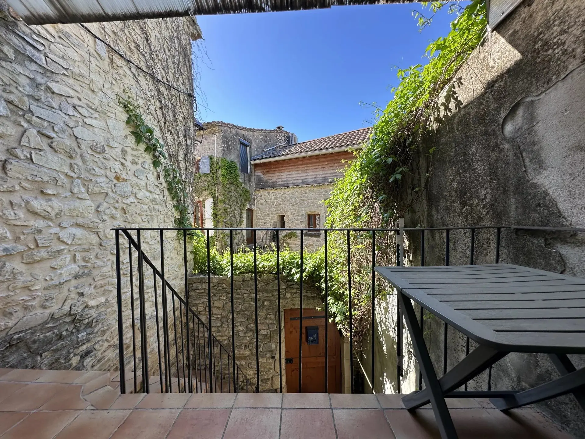 Maison de village en pierre au cœur de Clarensac