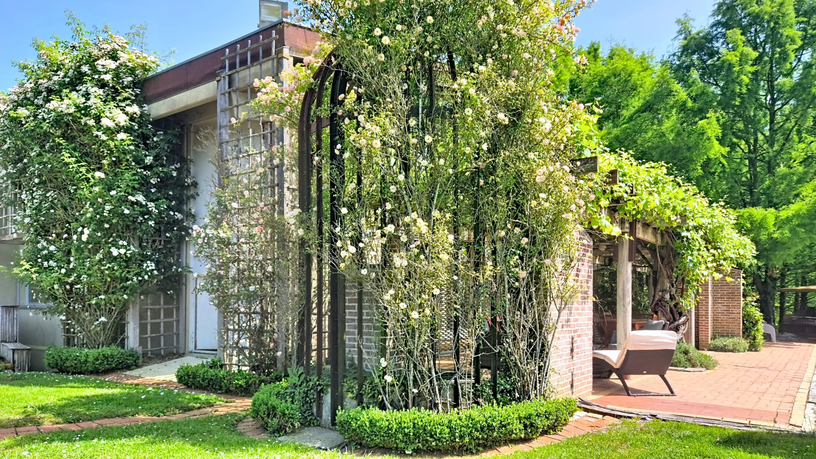 Maison d’architecte dans son écrin de verdure