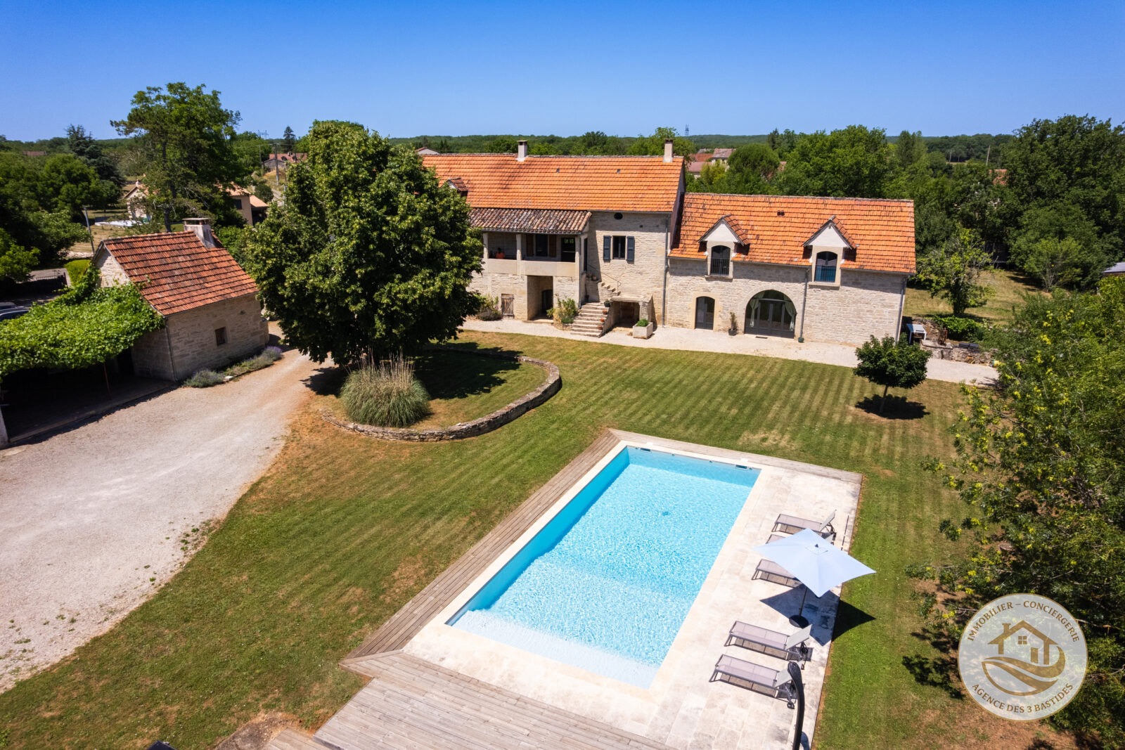 EN EXCLUSIVITE – MAGNIFIQUE MAS QUERCYNOIS, MAISON D’AMIS, PISCINE ET 3,6 HECTARES