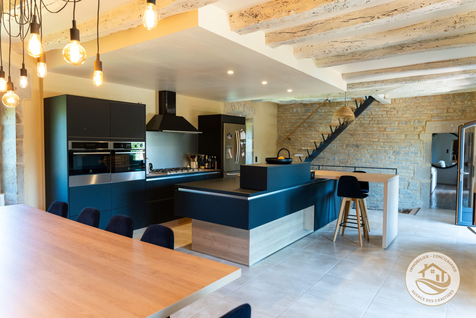 EN EXCLUSIVITE – MAGNIFIQUE MAS QUERCYNOIS, MAISON D’AMIS, PISCINE ET 3,6 HECTARES