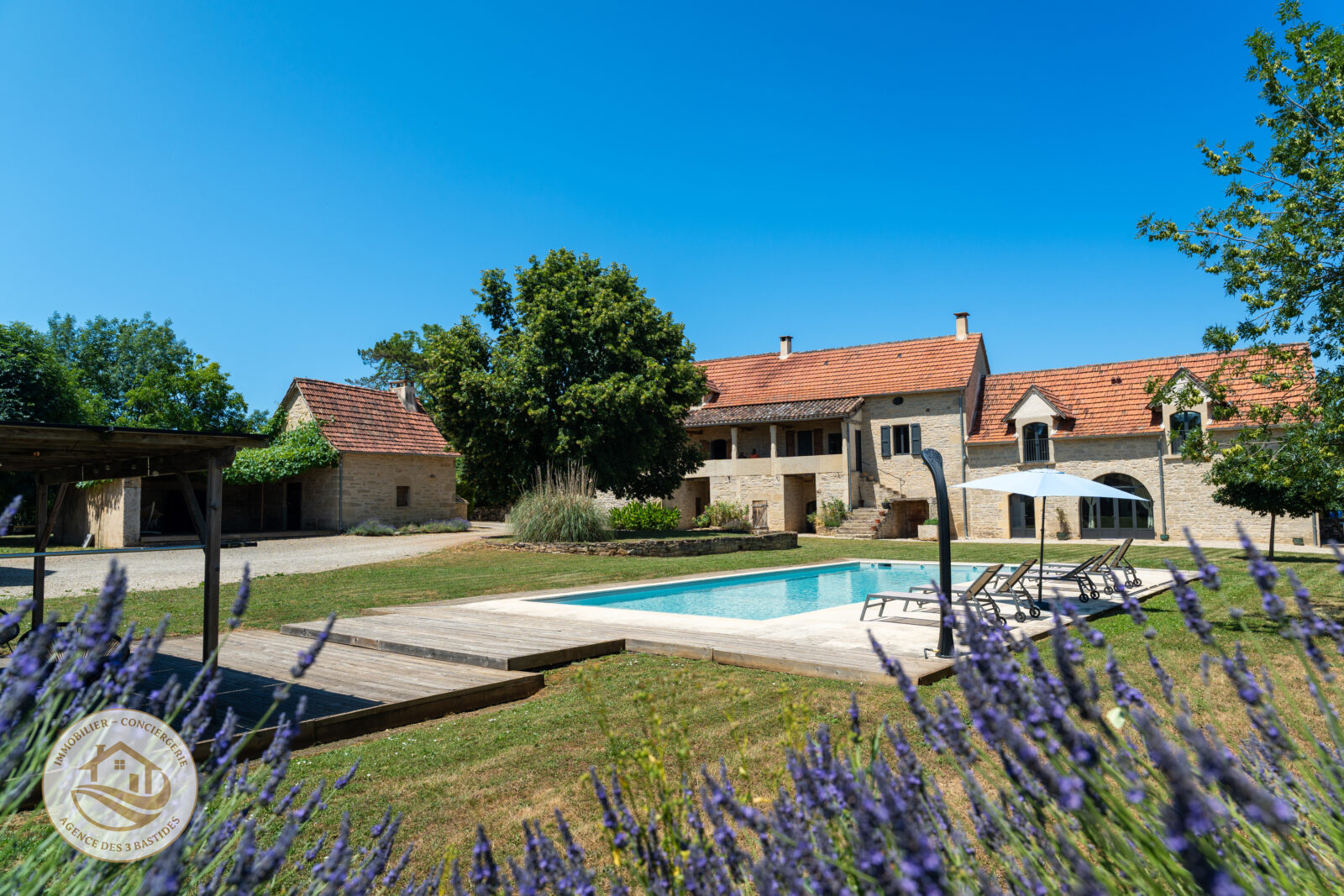 EN EXCLUSIVITE – MAGNIFIQUE MAS QUERCYNOIS, MAISON D’AMIS, PISCINE ET 3,6 HECTARES