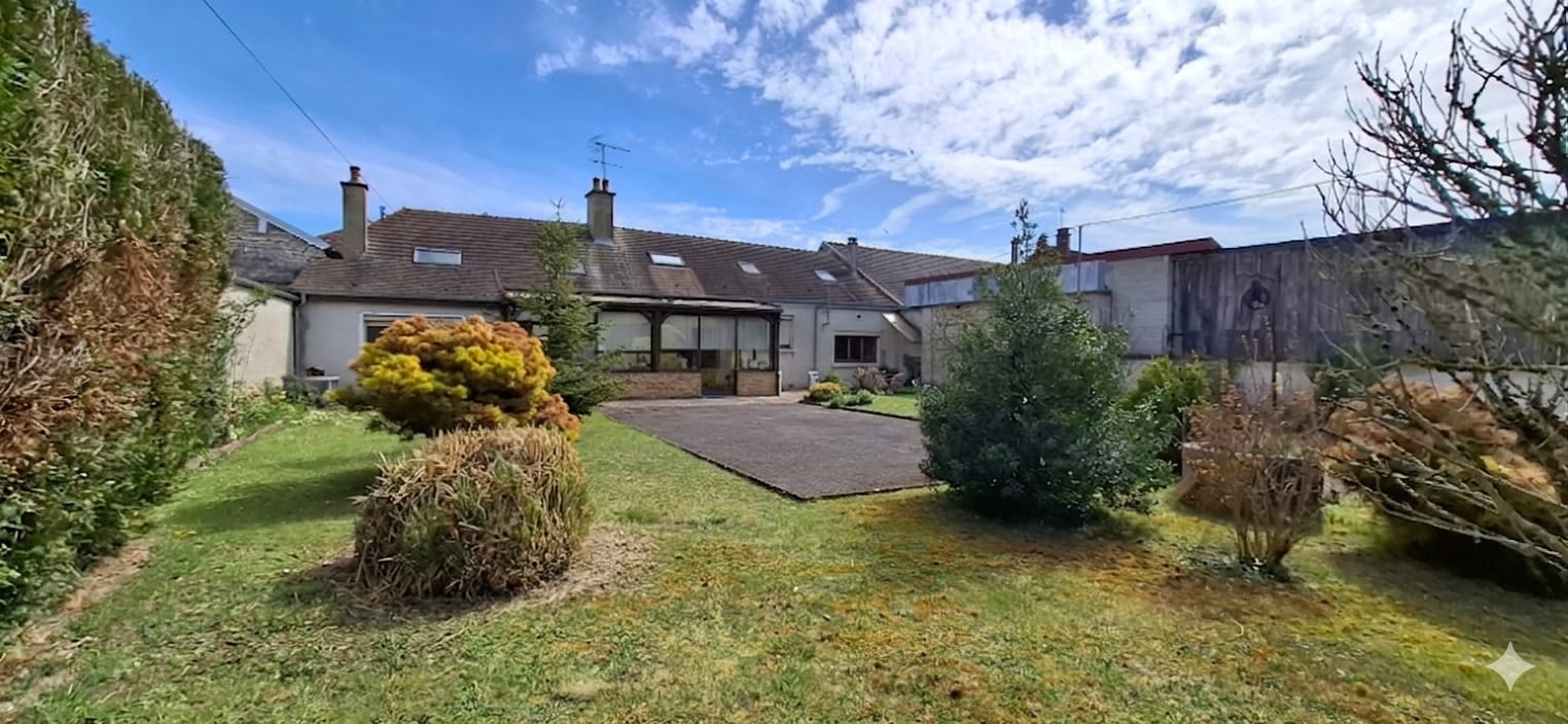 Maison pleine de charme avec dépendance sur la commune de Ville-Sur-Arce (10 Aube)