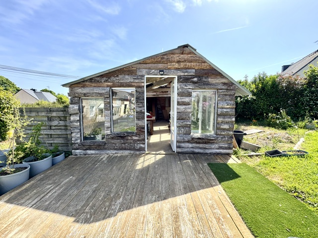 Maison en pierres + appartement/gîte + hangar + dépendances