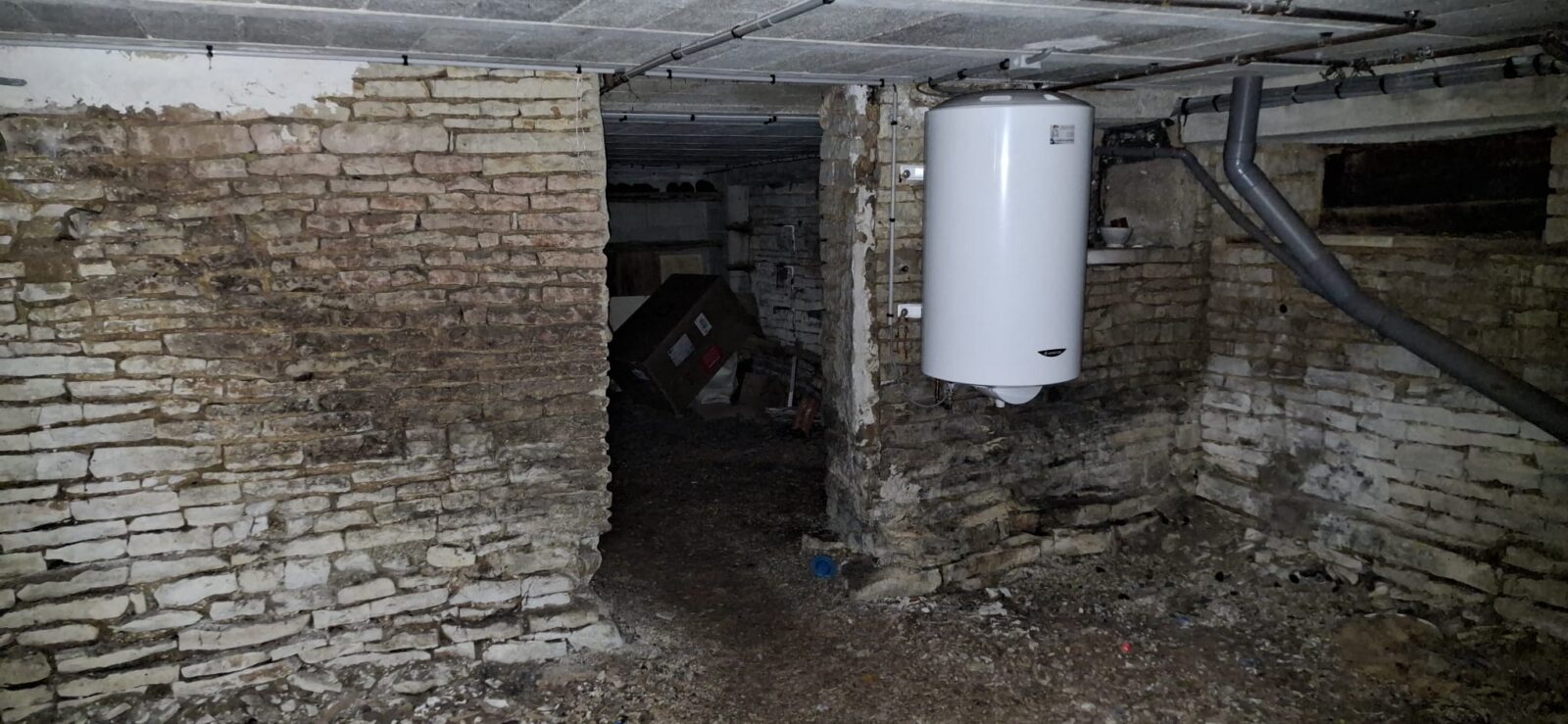 Maison en pierre offrant un beau potentiel d’aménagement à Cunfin ( 10 Aube )