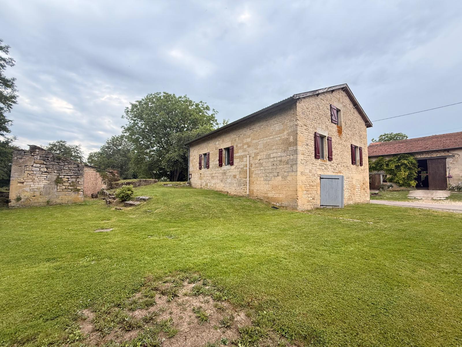 Maison en pierre à vendre à Wiseppe (55700) — Meuse – 97 m² – 2 ch.