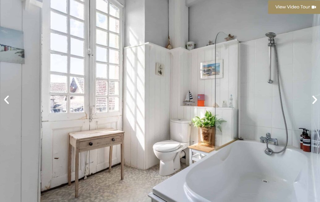 Propriété de caractère de 456 m² avec piscine et gîtes à Puy-l’Évêque