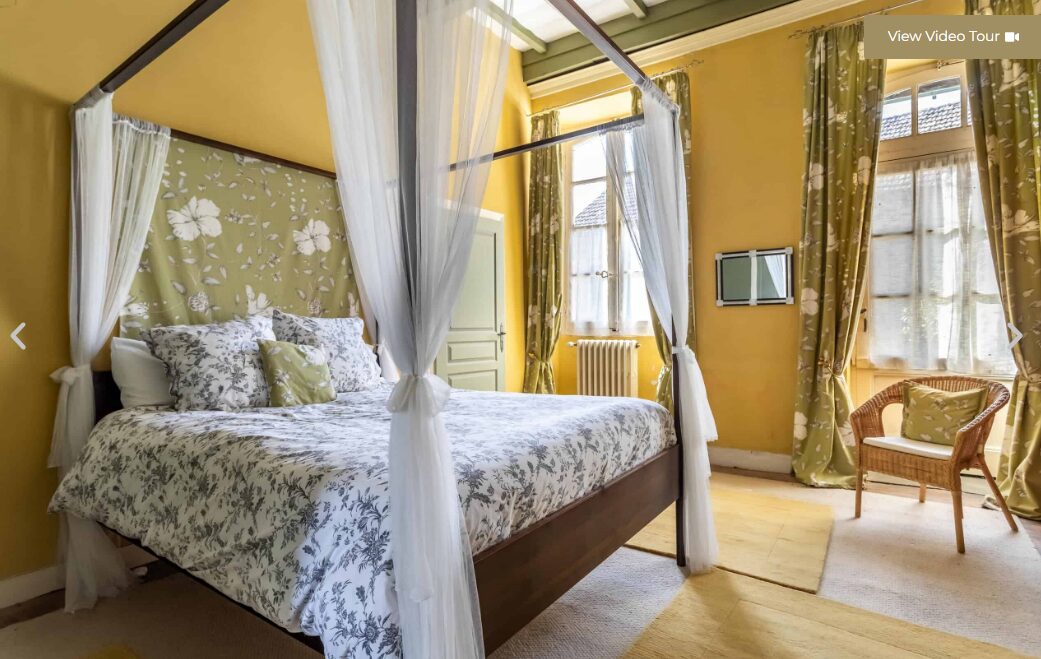 Propriété de caractère de 456 m² avec piscine et gîtes à Puy-l’Évêque