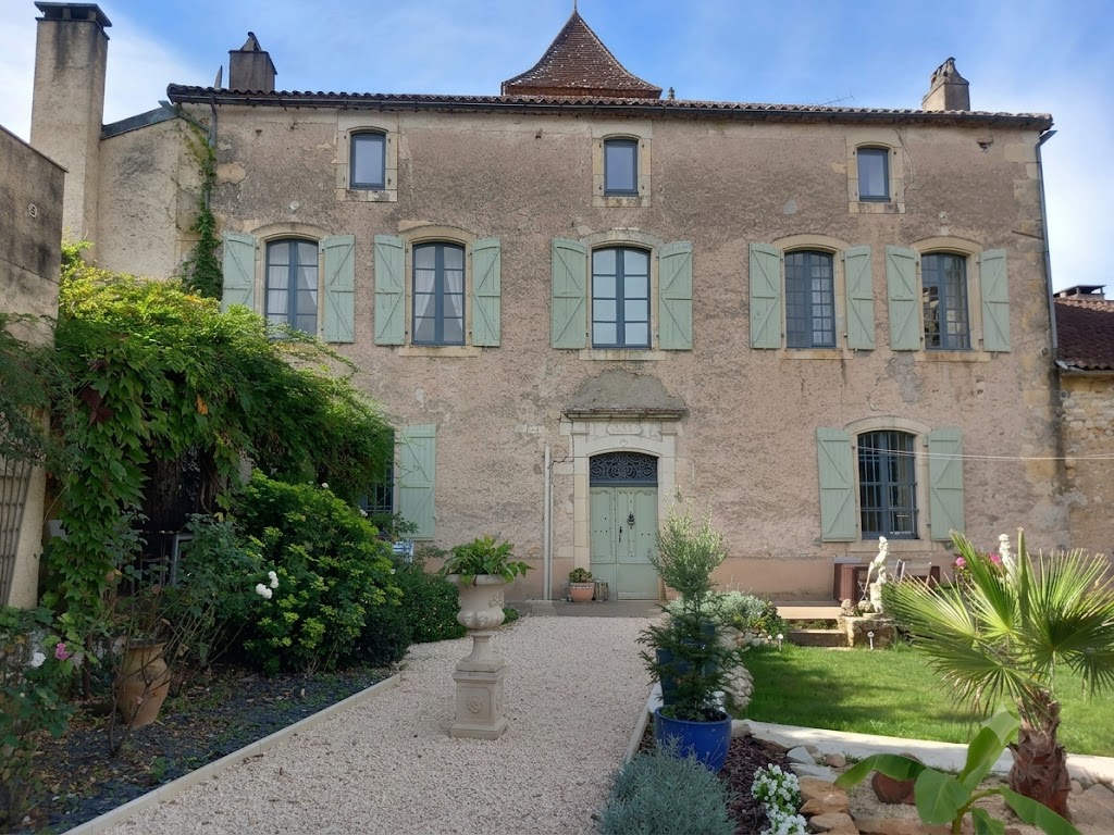 Propriété de caractère de 456 m² avec piscine et gîtes à Puy-l’Évêque