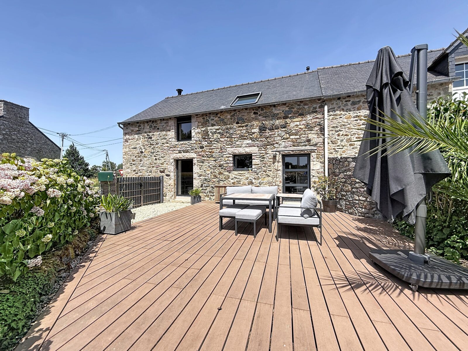 Maison en pierre rénovée avec jardin – Plurien