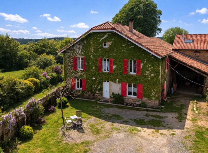 Corps de ferme avec 8 hectares et dépendances – Parc Périgord Limousin