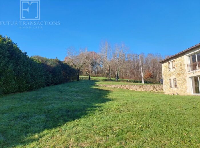 Maison sur 1559 m² de terrain – Maison ancienne à Saint-Front-la-Rivière