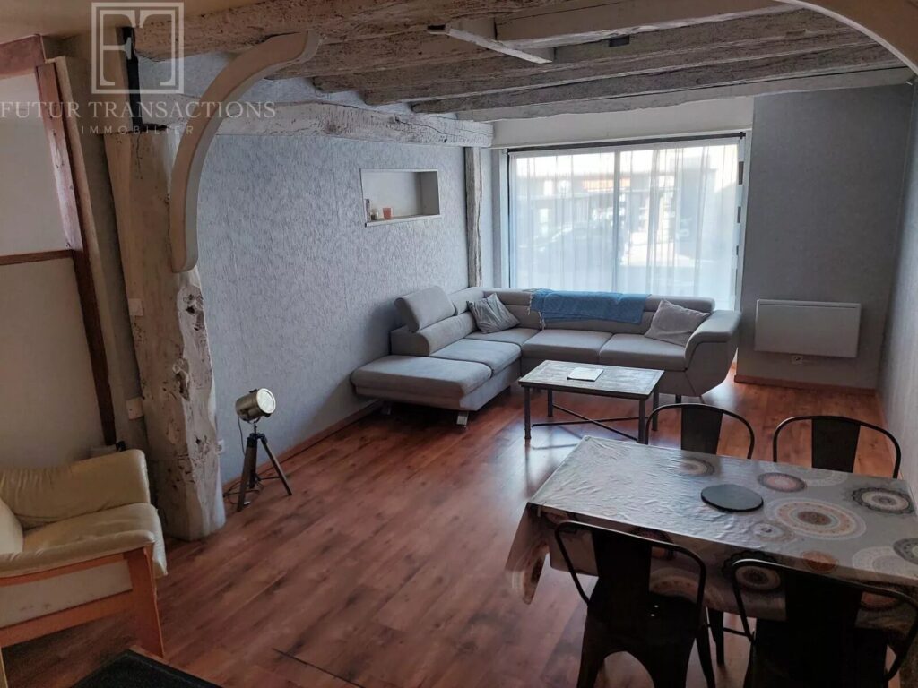 Maison de village en pierre – Maison ancienne rénovée à Saint-Pardoux-la-Rivière