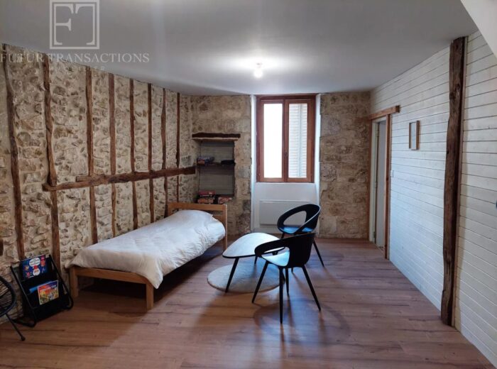 Maison de village en pierre – Maison ancienne rénovée à Saint-Pardoux-la-Rivière