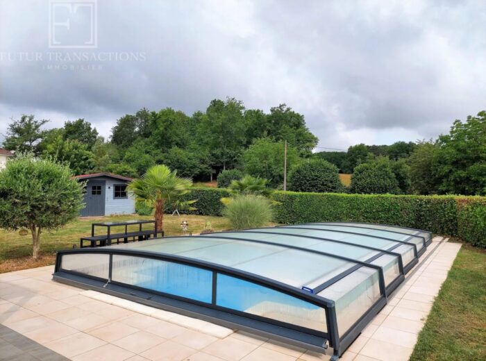 Maison avec piscine – Maison ancienne à Saint-Martial-de-Valette