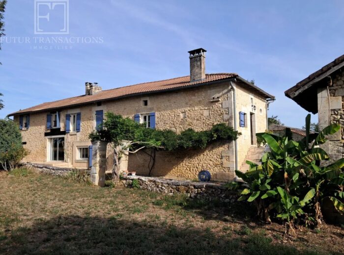 Maison de caractère – Maison de caractère à Champagnac-de-Belair