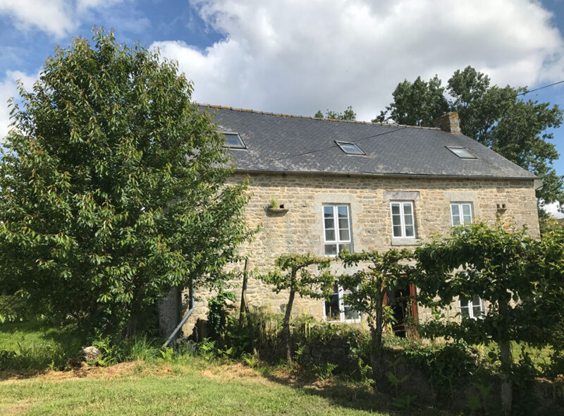 Maison de pays lumineuse avec grand terrain et belles prestations