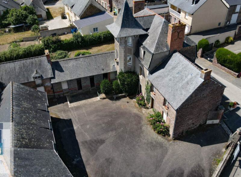 Gaël (35290) – Ensemble en pierre à rénover avec dépendances et terrain constructible
