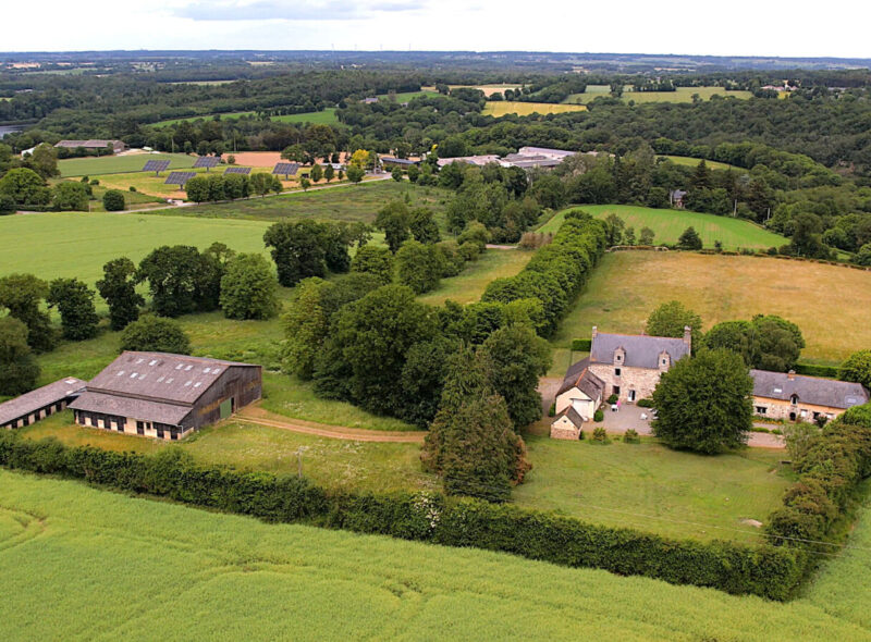 Domaine équestre près de la Rance – Manoir du XVIIe et longère bretonne