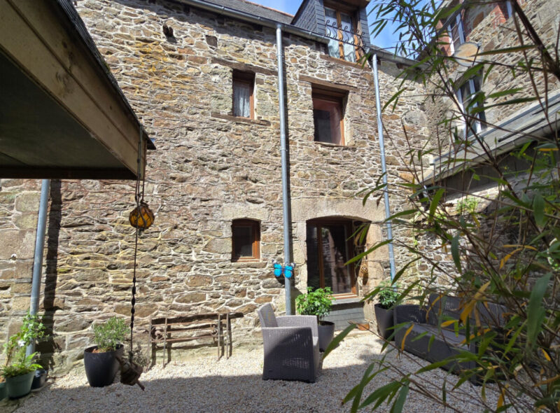 Dinan – Maison de caractère au coeur de la vallée, près de la rivière – grand jardin avec vues dégagées