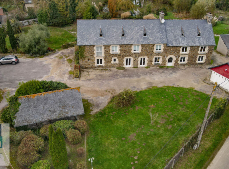 Entre Saint-Malo et Dinan – Propriété de charme avec étang et dépendances