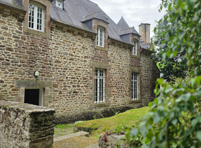 Dinan – Appartement 3 chambres au Manoir de la Conninais avec terrasse et jardinet