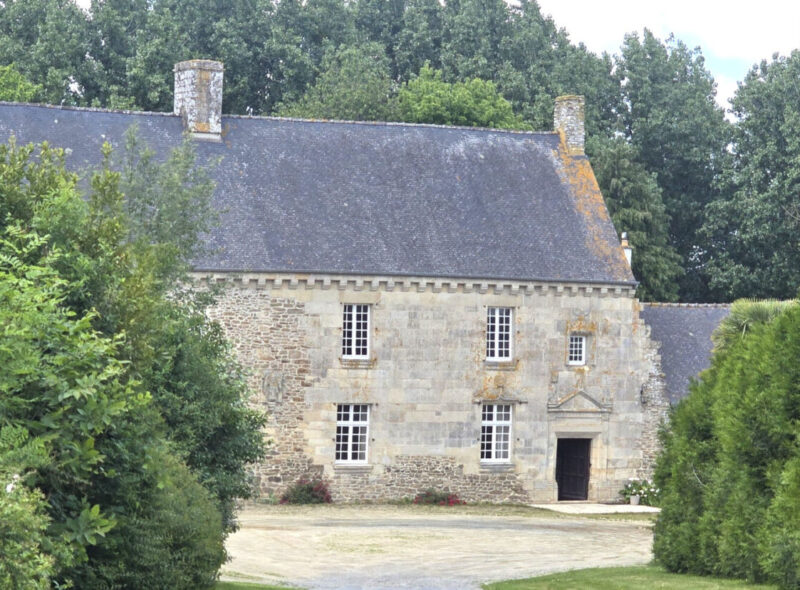 Entre Dinan et Plancoët – Manoir avec gîte, étang et bois