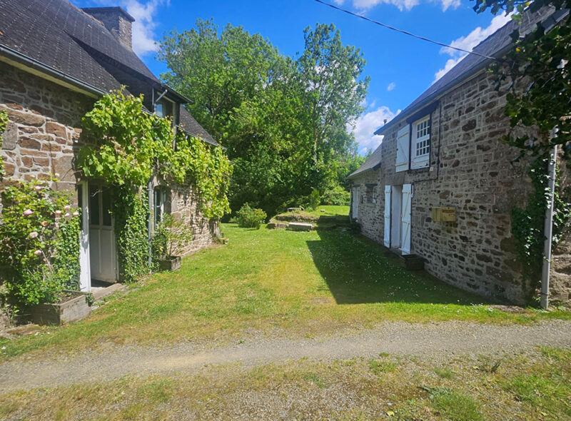 Lanvallay – Ensemble de 2 maisons anciennes esprit cottage