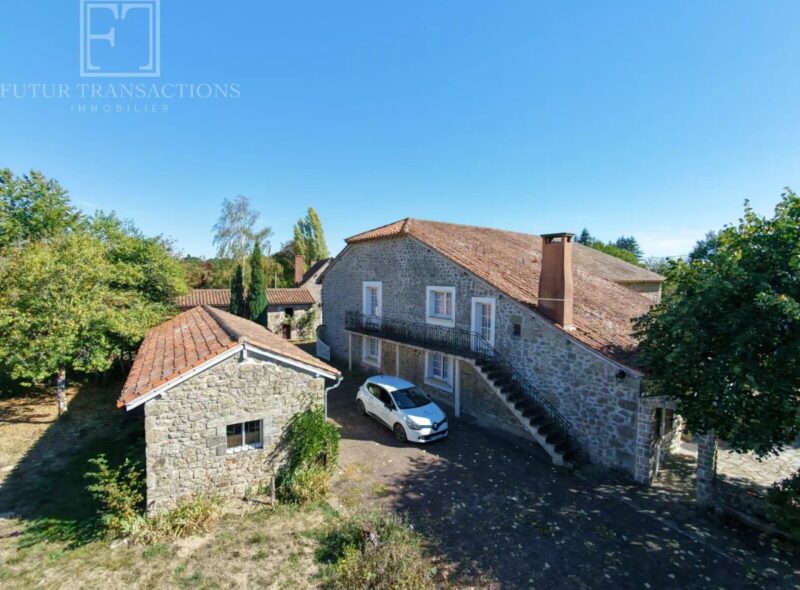 Maison de campagne sur 4794 m² de terrain