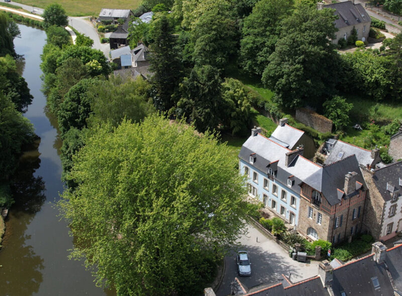LÉHON . APPARTEMENT DE CHARME AU SEIN DE L&rsquo;EMBLÉMATIQUE DEMEURE DE VAL RIVE