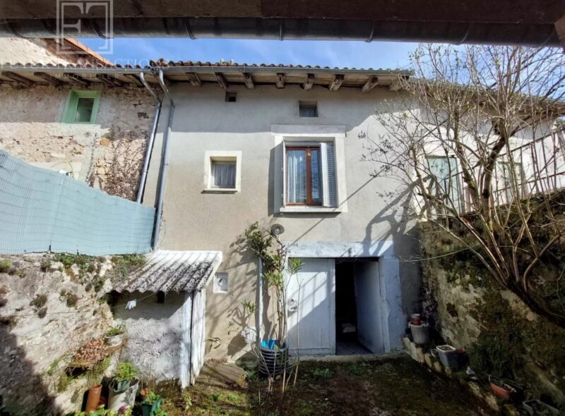 Maison, dépendance et jardin