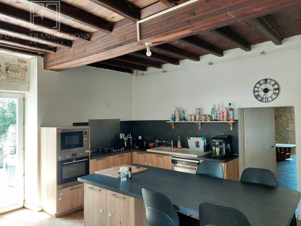 Maison et grange sur 16800 m² de terrain – Maison ancienne rénovée à Mareuil en Périgord