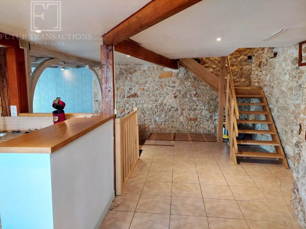 Maison de village en pierre – Maison ancienne rénovée à Saint-Pardoux-la-Rivière