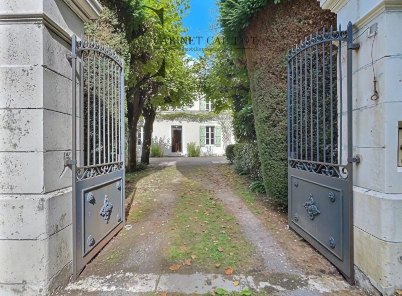 MAISON CHARENTAISE – 10 min de SAINTES (réf. 41363)