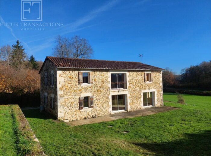 Maison sur 1559 m² de terrain – Maison ancienne à Saint-Front-la-Rivière