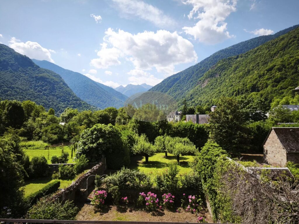 Villa de charme, vue – Maison à rénover à Bagnères-de-Luchon