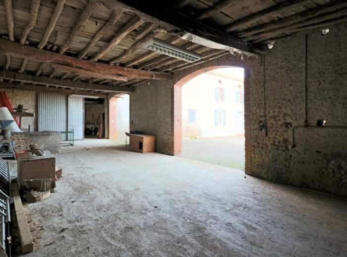 Fermette comprenant 4 chambres sur 6,35ha avec dépendances – Maison ancienne à Vic-en-Bigorre