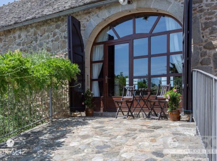Magnifique propriété avec maison d’amis, piscine, maison annexe et… – Maison ancienne à Saint-André-de-Najac