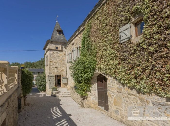 Propriété de charme avec piscine, jacuzzi et 7 hectares dans un… – Maison ancienne rénovée à Varen